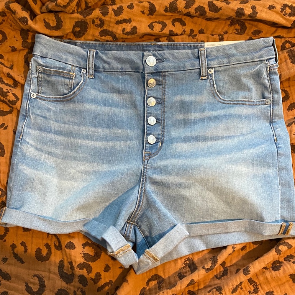 AE Curvy High Waisted Shortie